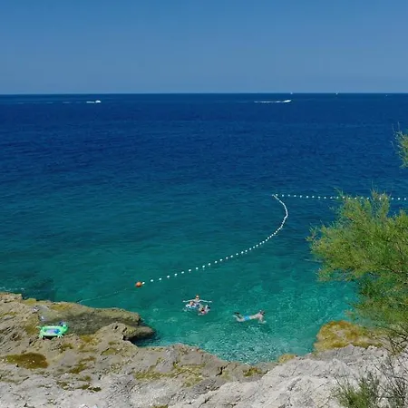 Pino Апартаменти Пула